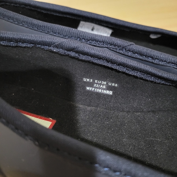 Hunter navy blue neoprene and rubber flats 5 - Picture 2 of 4